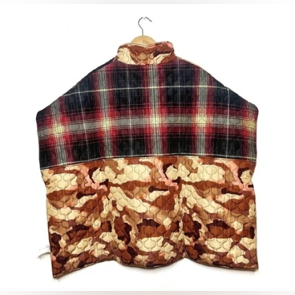 NWOT Urban Outfitters Unisex Quilted Mix Print Poncho. - Picture 3 of 7